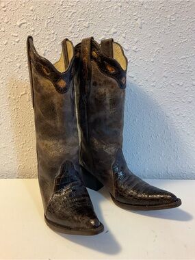 Buitre by Veari Hybrid Alligator Boots
